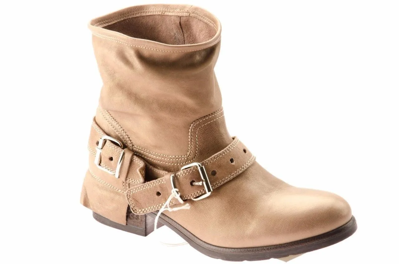 UGG ARIA CHESTNUT BOOTS