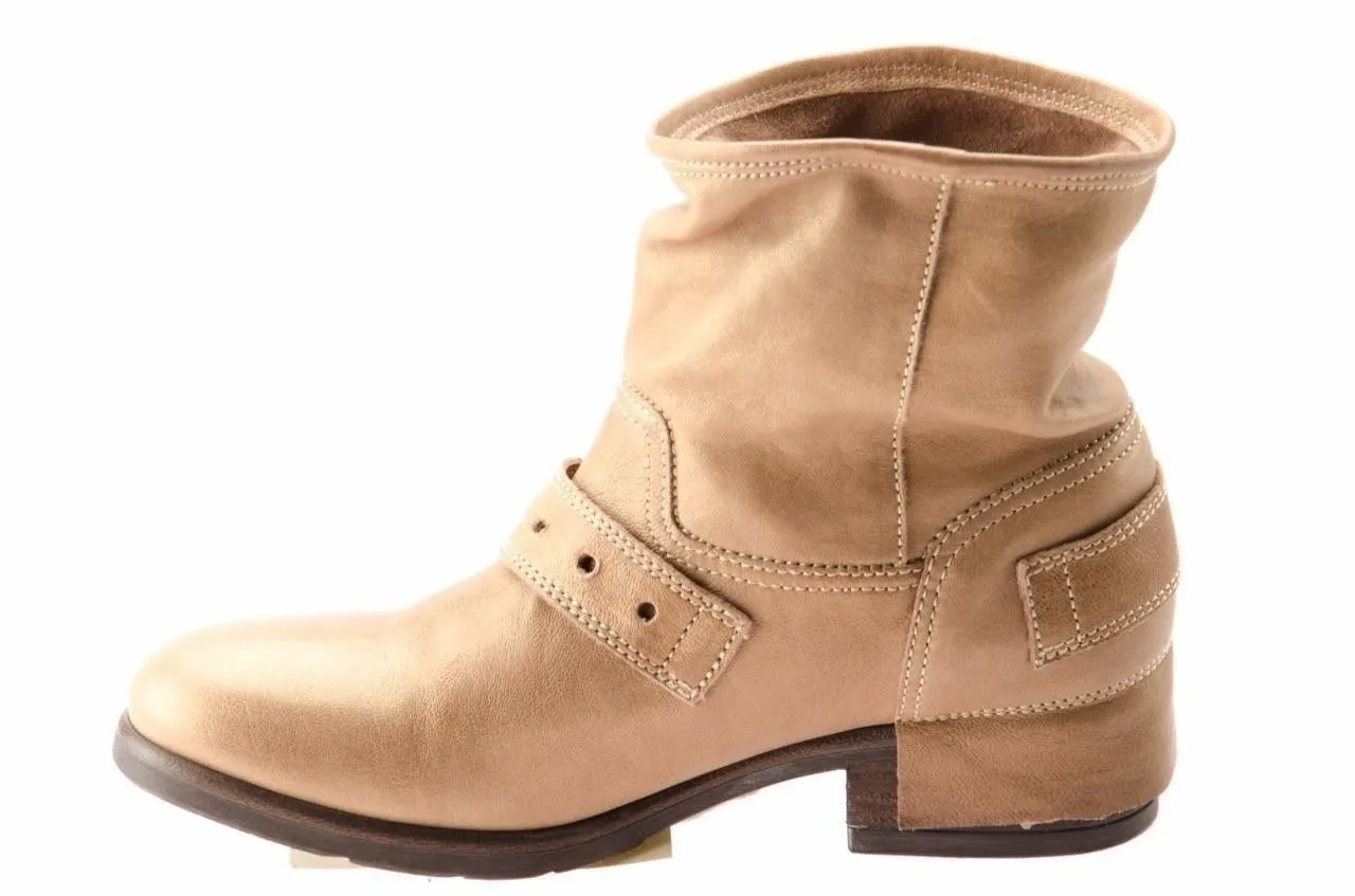 UGG ARIA CHESTNUT BOOTS